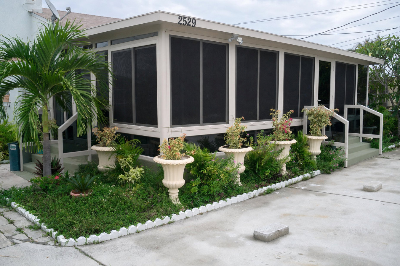 Sunroom Contractor in Lake Clarke Shores, FL - sunroom and patio enclosure installation